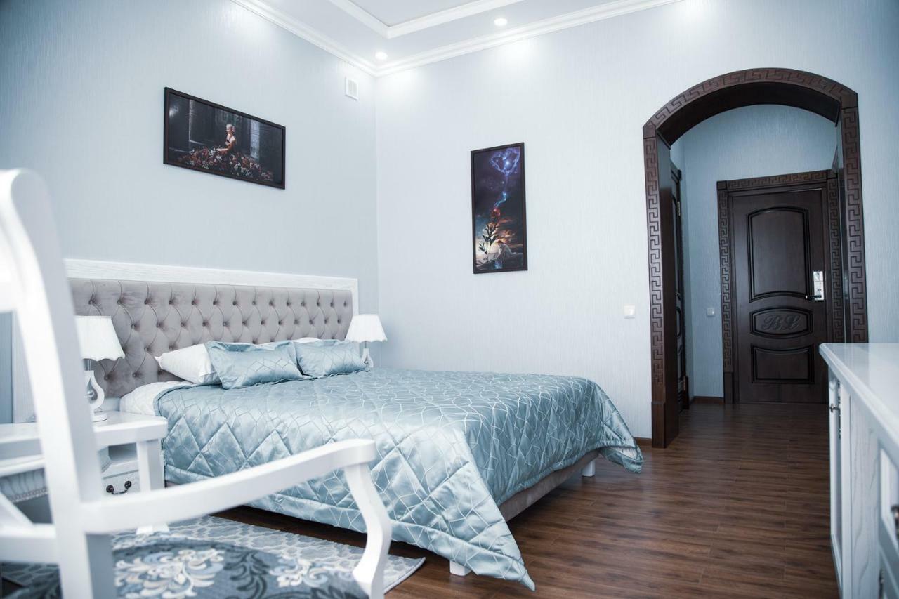 Bravolyuks Hotel อูร์เกนช์ ภายนอก รูปภาพ