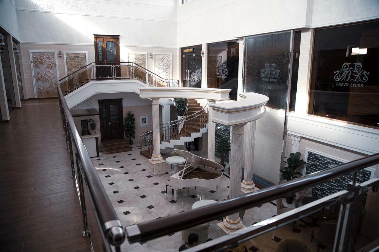 Bravolyuks Hotel อูร์เกนช์ ภายนอก รูปภาพ