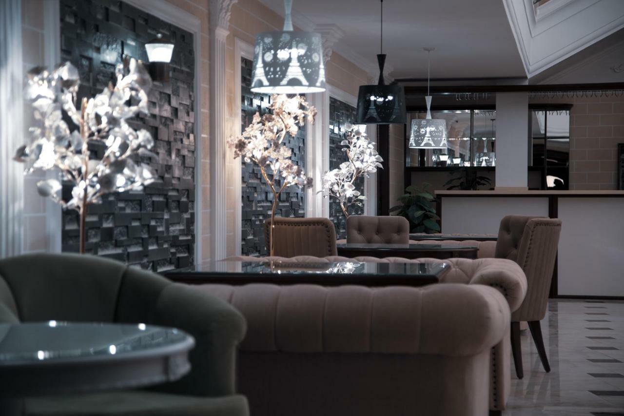Bravolyuks Hotel อูร์เกนช์ ภายนอก รูปภาพ