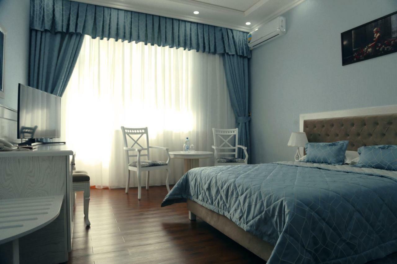 Bravolyuks Hotel อูร์เกนช์ ภายนอก รูปภาพ