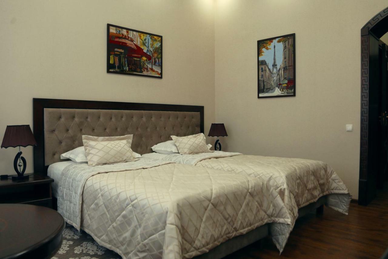 Bravolyuks Hotel อูร์เกนช์ ภายนอก รูปภาพ