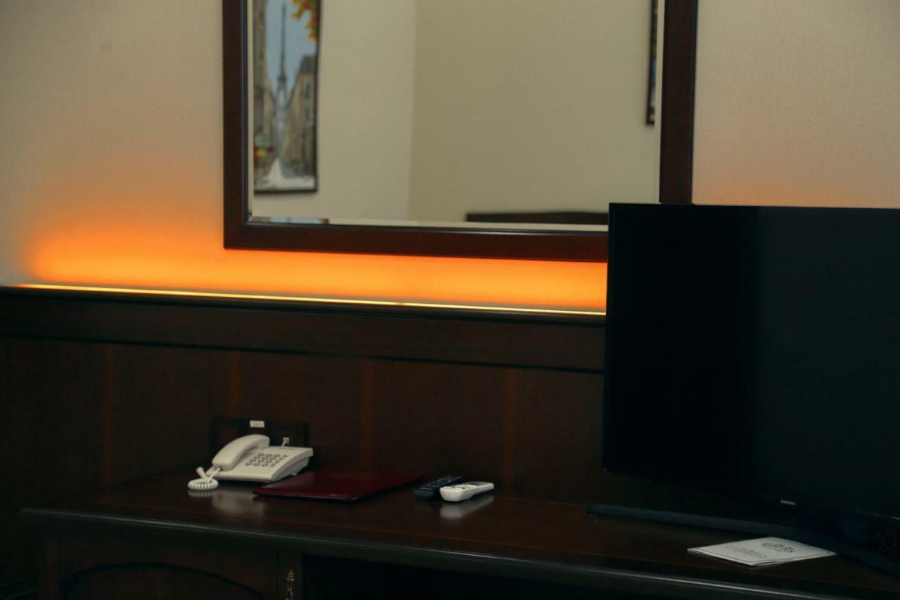 Bravolyuks Hotel อูร์เกนช์ ภายนอก รูปภาพ