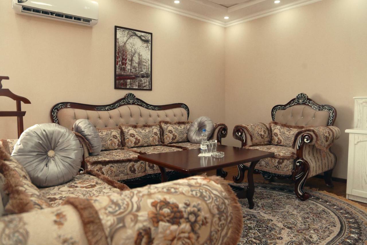 Bravolyuks Hotel อูร์เกนช์ ภายนอก รูปภาพ
