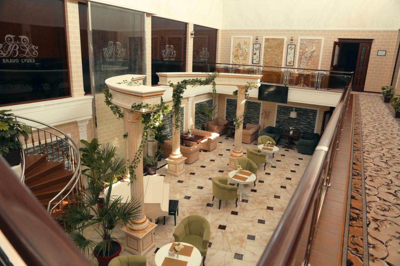 Bravolyuks Hotel อูร์เกนช์ ภายนอก รูปภาพ