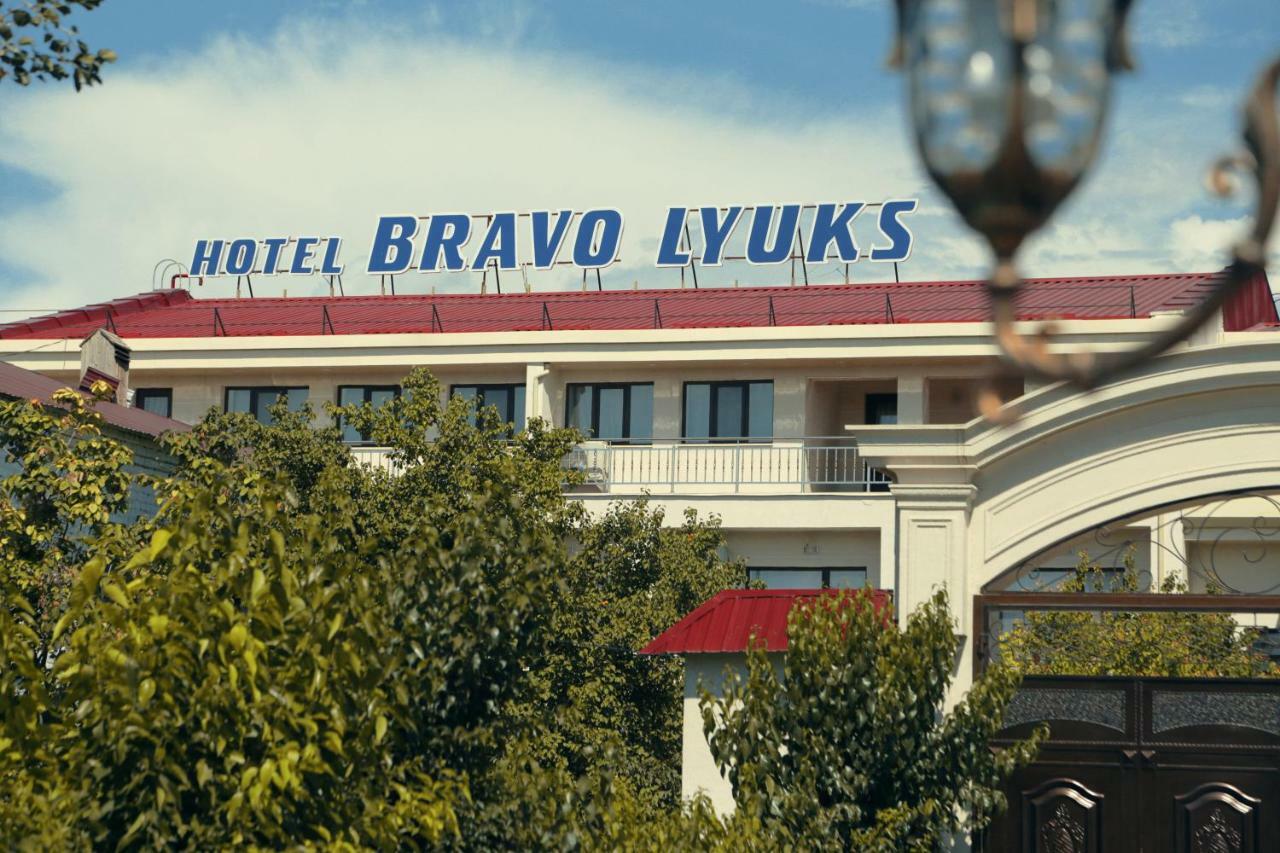 Bravolyuks Hotel อูร์เกนช์ ภายนอก รูปภาพ