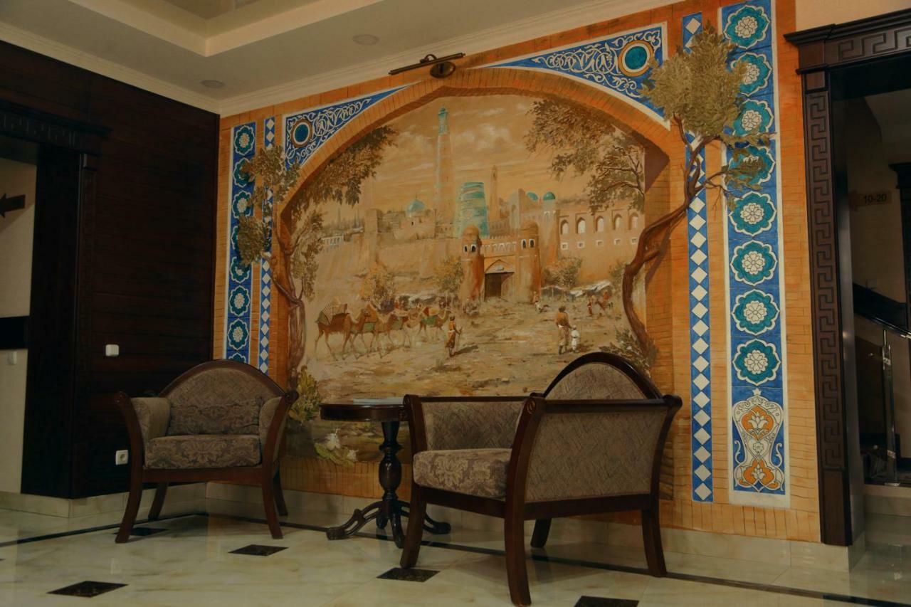 Bravolyuks Hotel อูร์เกนช์ ภายนอก รูปภาพ