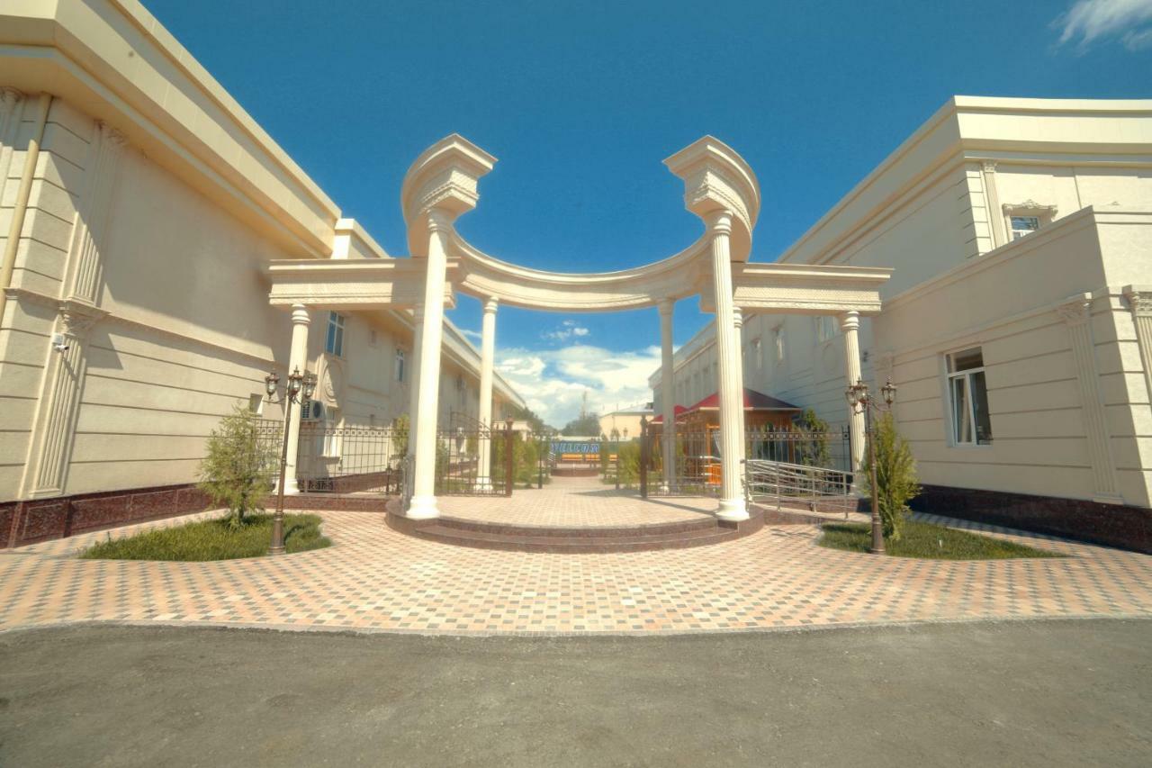 Bravolyuks Hotel อูร์เกนช์ ภายนอก รูปภาพ