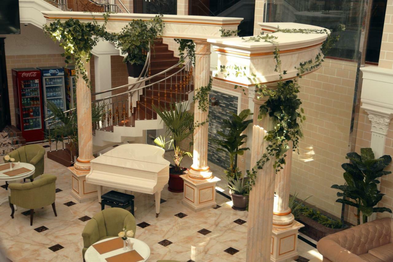 Bravolyuks Hotel อูร์เกนช์ ภายนอก รูปภาพ