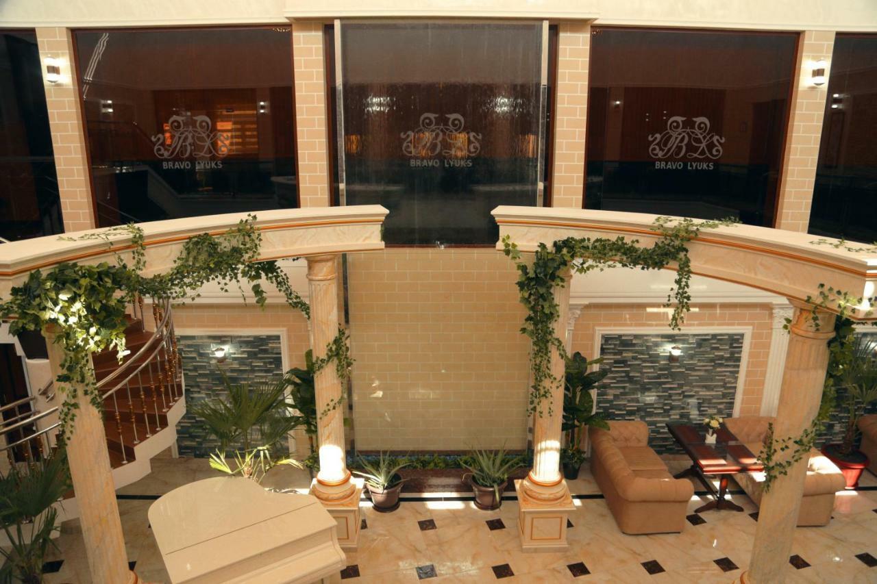 Bravolyuks Hotel อูร์เกนช์ ภายนอก รูปภาพ