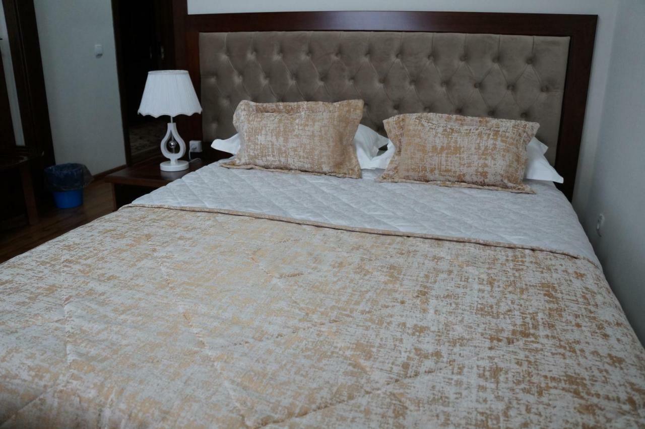 Bravolyuks Hotel อูร์เกนช์ ภายนอก รูปภาพ