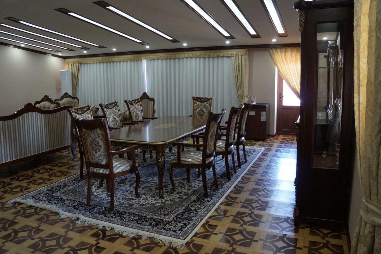 Bravolyuks Hotel อูร์เกนช์ ภายนอก รูปภาพ