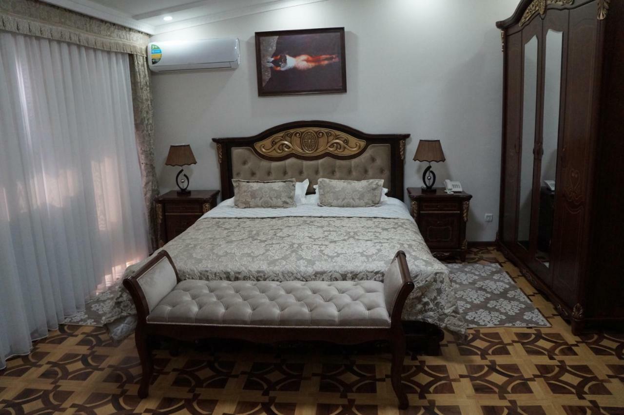 Bravolyuks Hotel อูร์เกนช์ ภายนอก รูปภาพ