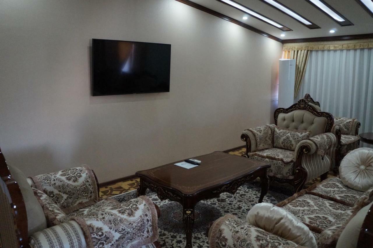 Bravolyuks Hotel อูร์เกนช์ ภายนอก รูปภาพ