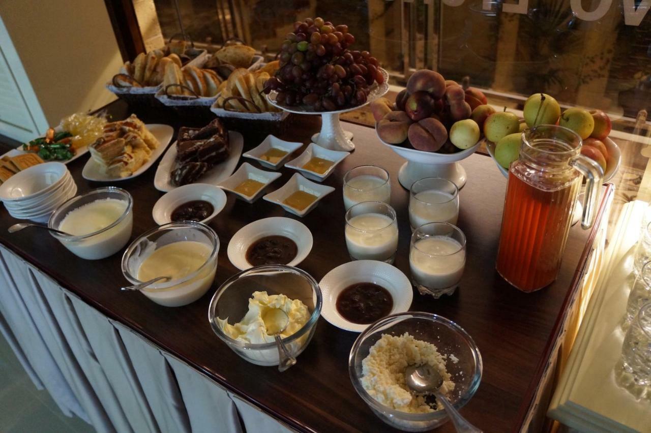Bravolyuks Hotel อูร์เกนช์ ภายนอก รูปภาพ