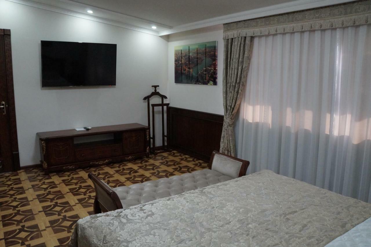 Bravolyuks Hotel อูร์เกนช์ ภายนอก รูปภาพ