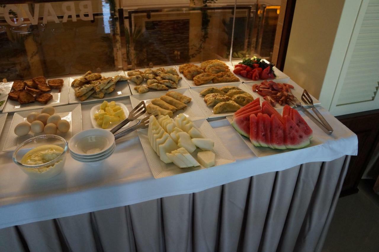 Bravolyuks Hotel อูร์เกนช์ ภายนอก รูปภาพ