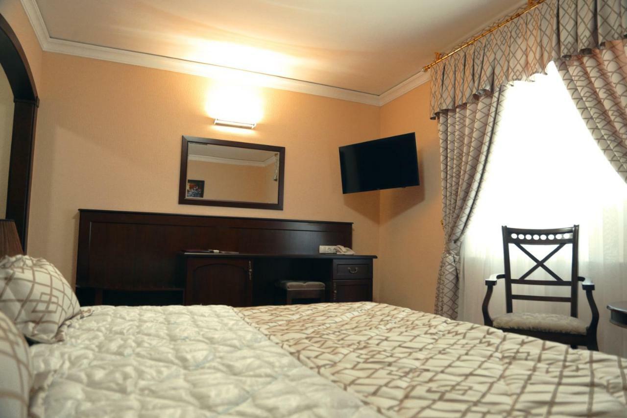 Bravolyuks Hotel อูร์เกนช์ ภายนอก รูปภาพ